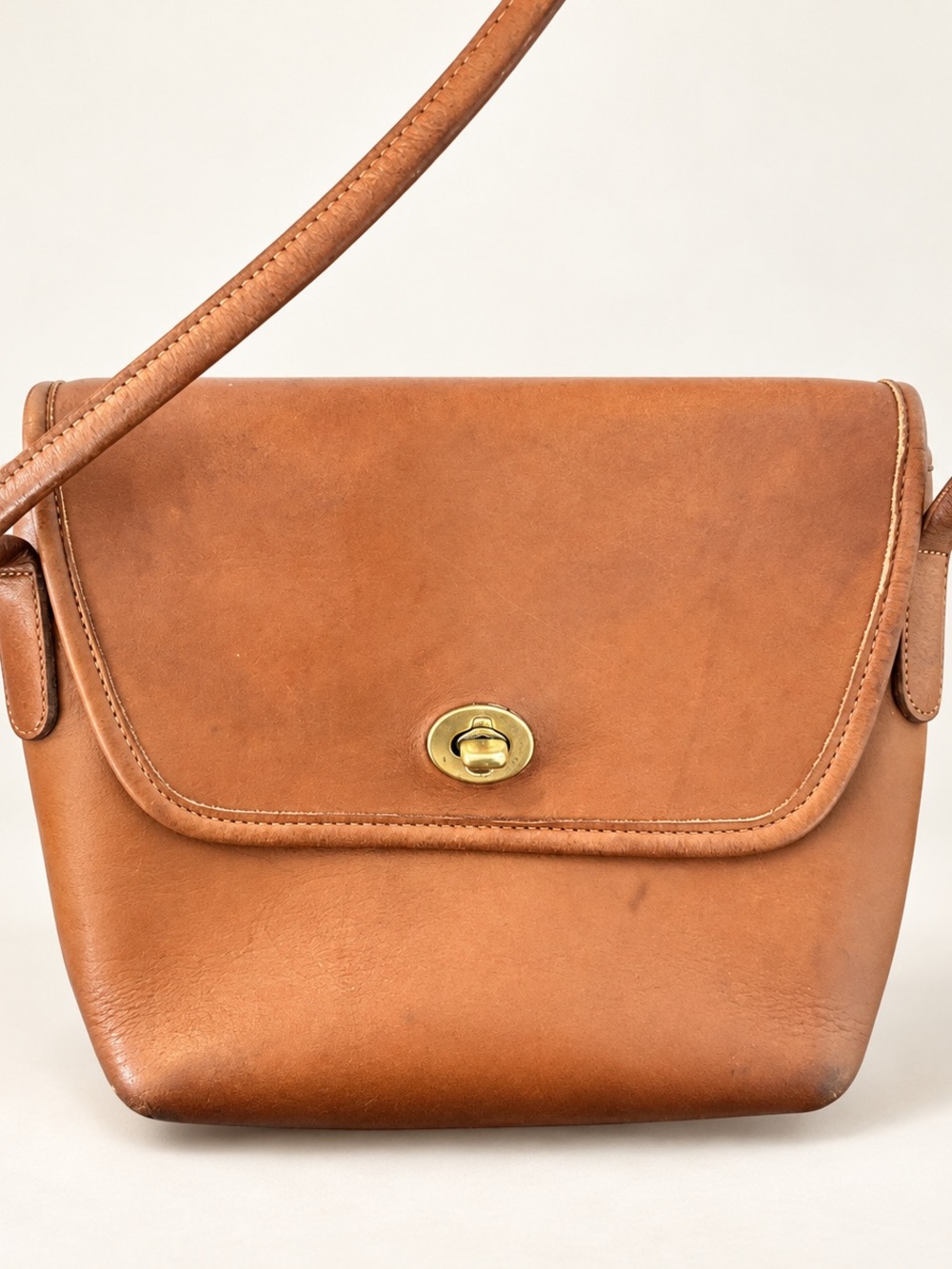 Vintage Coach Tan Leather Turnlock Shoulder Bag 9919 Made in USA
